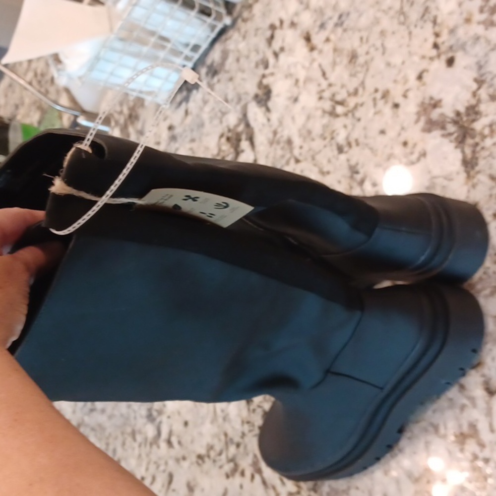 Steve Madden Women's Macall Fashion Lug Sole Knee Boot Size 11 Black NEW - Picture 2 of 12